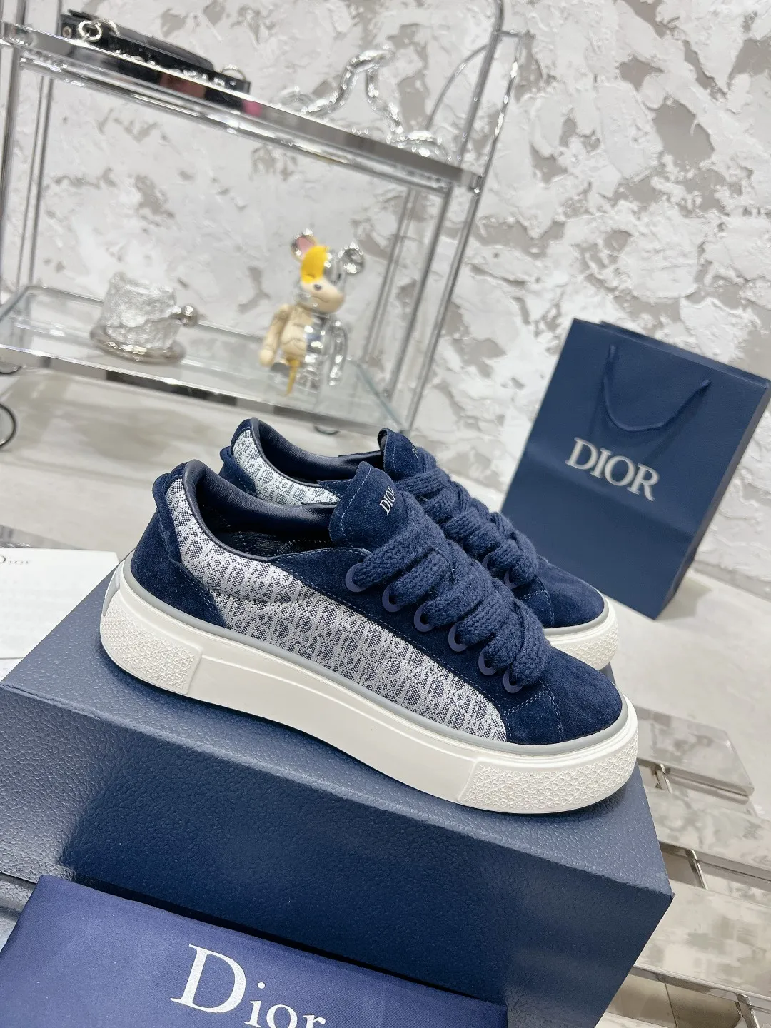 👟👟Ex-factory price 560👟👟Women's shoes, women's clothing, women's shoes factory top version Dior Dior B33 series! Casual sneakers for couples 👟 Purchased from the original, developed and made. Carefully crafted from Dior gray cow leather, decorated with tone-on-tone CD Diamond pattern canvas panels on the sides. The shoelace eyelets in the shape of CD Icon are clever and exquisite, and the two-color sole, tongue and heel are all decorated with special details, making it even more refined. It is a very casual and versatile shoe. 🔘Fabric: Original customized calfskin + Oblique floral fabric 🔘Inner: Customized breathable lining 🔘Outsole: Original molded T👟👟Ex-factory price U combination outsole 🔘Sole thickness: 3CM 🔘Number of sizes: Women’s size: 35-41 Men’s size: 38-46 (Female 41, Men’s 38, 46 customized are not returnable)